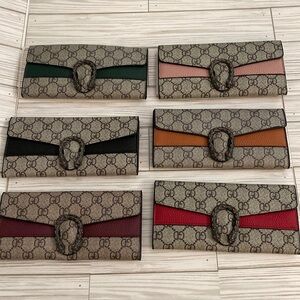Wallet with fashion design
